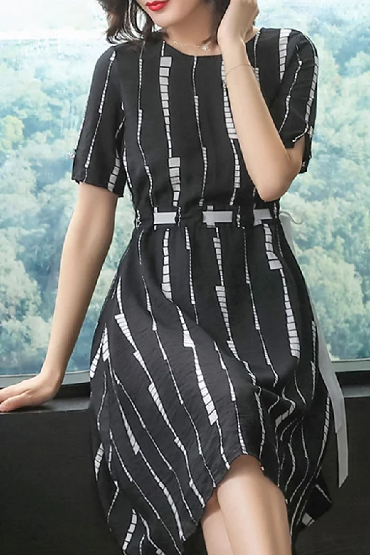 Short Sleeve Waist Drawstring O-neck Midi Dress