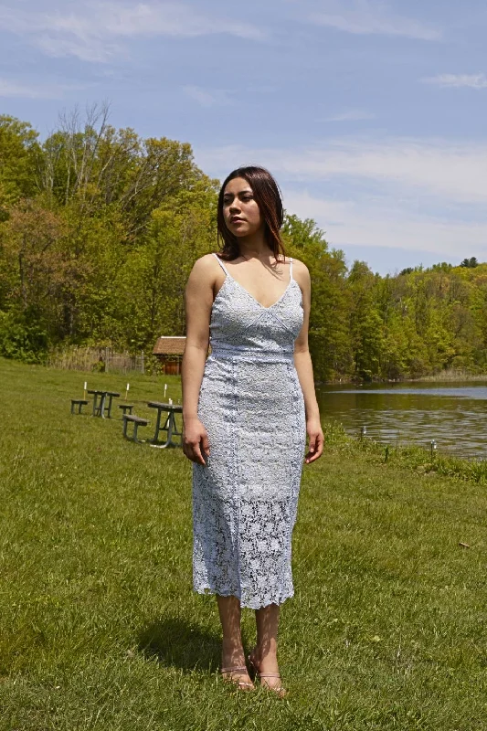 Petite Floral Lace Midi Dress (Pale Blue)