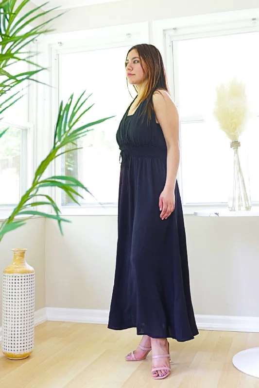 Petite Halter Neck Fit & Flare Maxi Dress (Black)